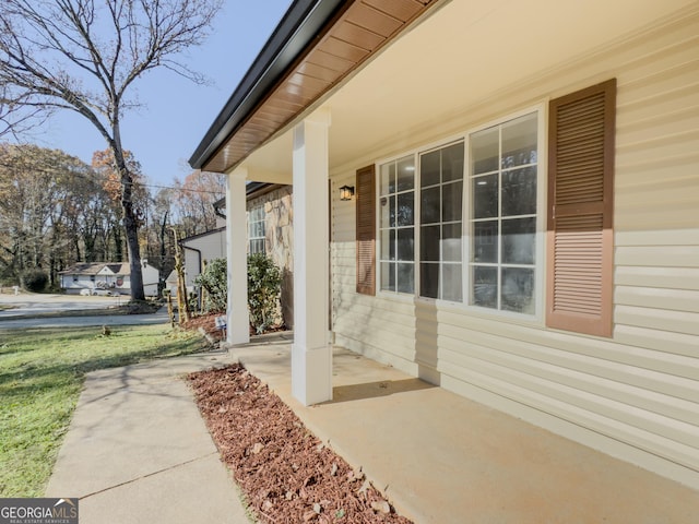 property entrance featuring a porch