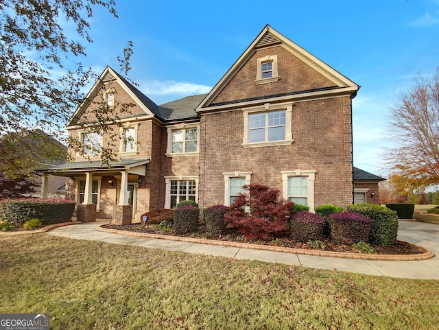 view of front of home with a front lawn