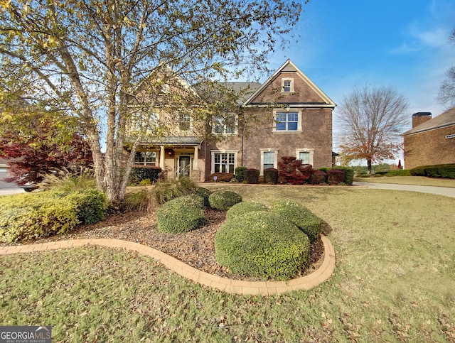 view of front facade featuring a front lawn