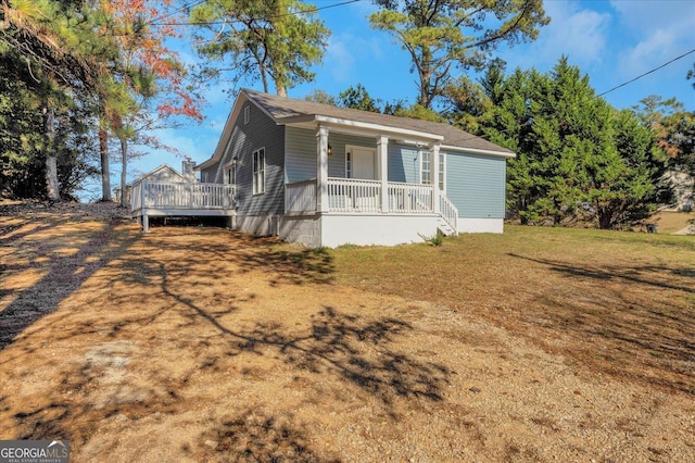 view of front of property with a porch and a front lawn