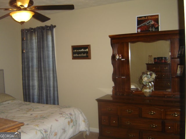 bedroom with ceiling fan