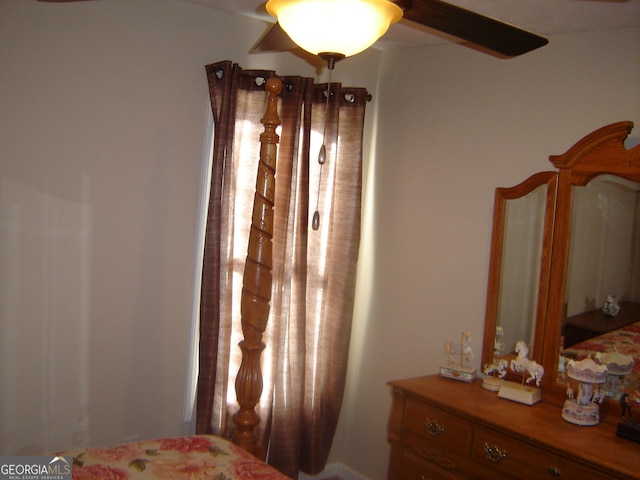 bedroom with ceiling fan