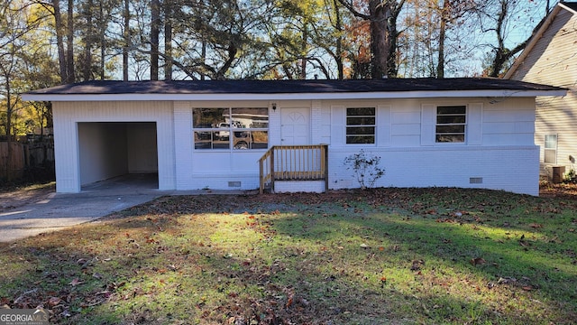 view of front facade with a front yard