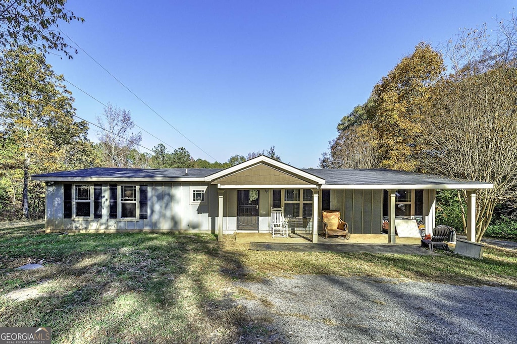 single story home featuring a porch