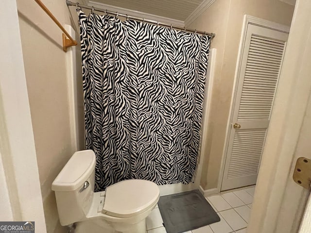 bathroom with a shower with curtain, toilet, tile patterned flooring, and ornamental molding