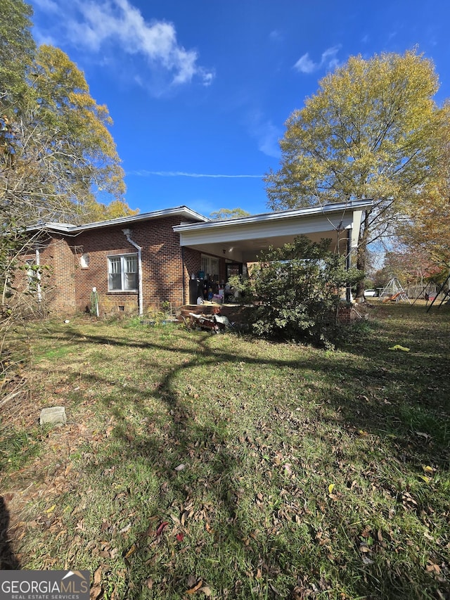 exterior space featuring a yard