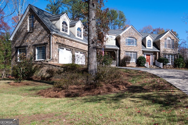 view of front of property featuring a garage and a front yard