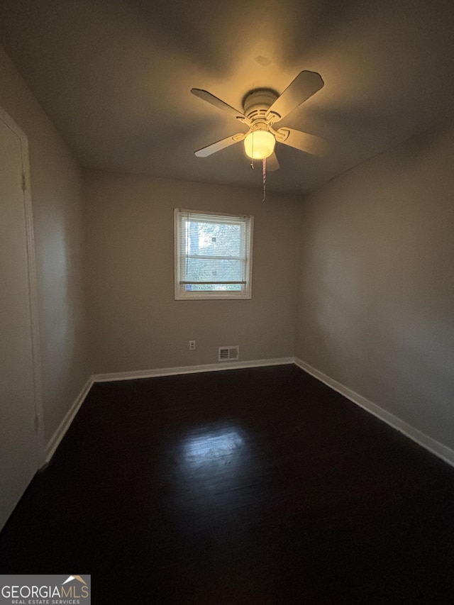 empty room with ceiling fan