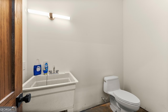 bathroom featuring sink and toilet