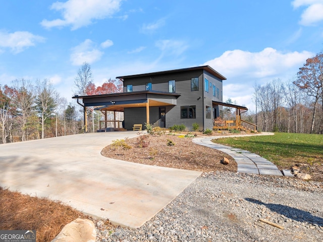 view of front facade with a carport