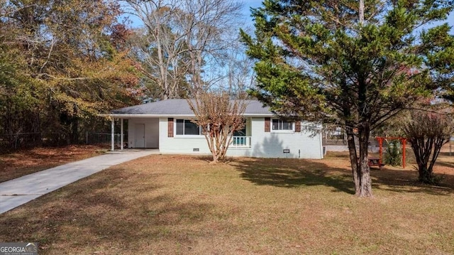 view of front of house with a carport and a front lawn