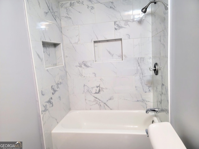 bathroom featuring tiled shower / bath combo