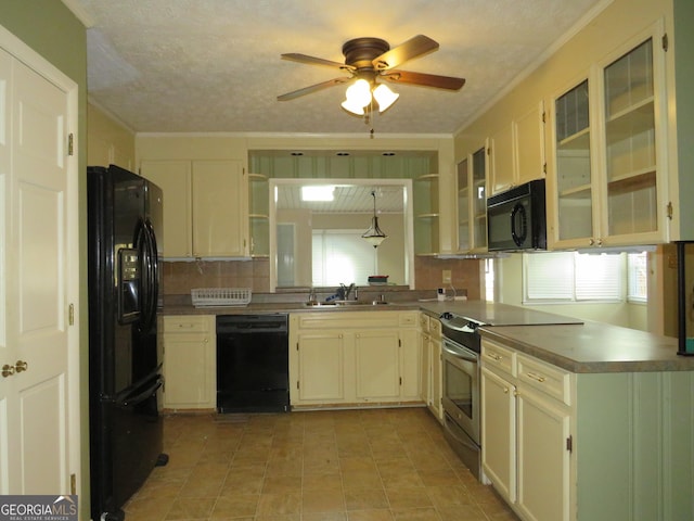 kitchen with sink, hanging light fixtures, backsplash, kitchen peninsula, and black appliances