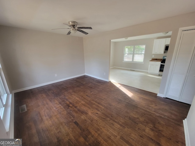 unfurnished room featuring dark hardwood / wood-style flooring and ceiling fan