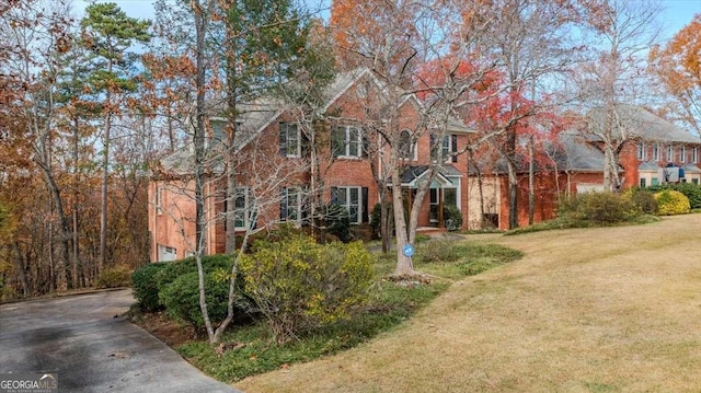 view of front of home featuring a front yard