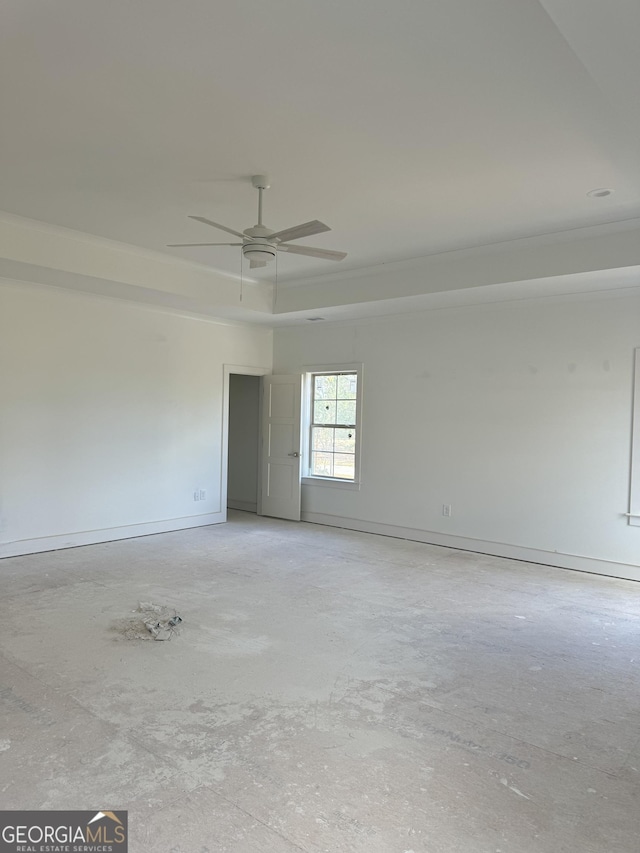 empty room with ceiling fan