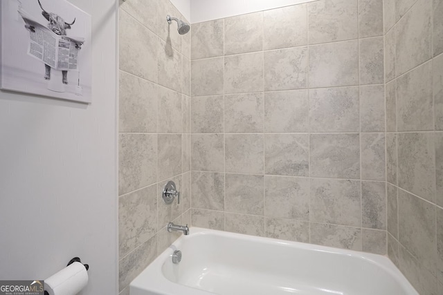 bathroom featuring tiled shower / bath