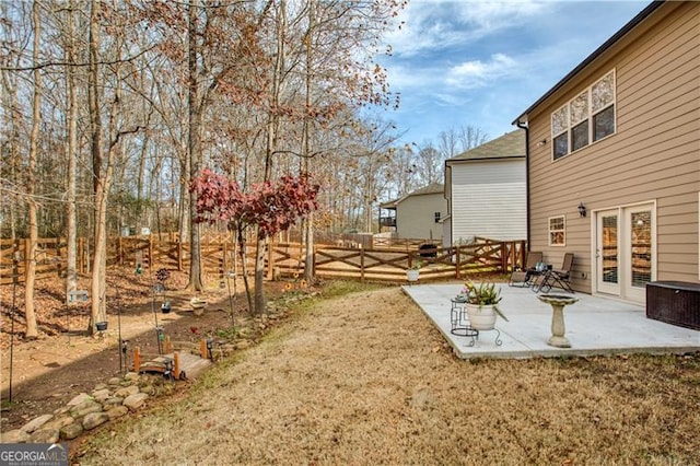 view of yard featuring a patio area