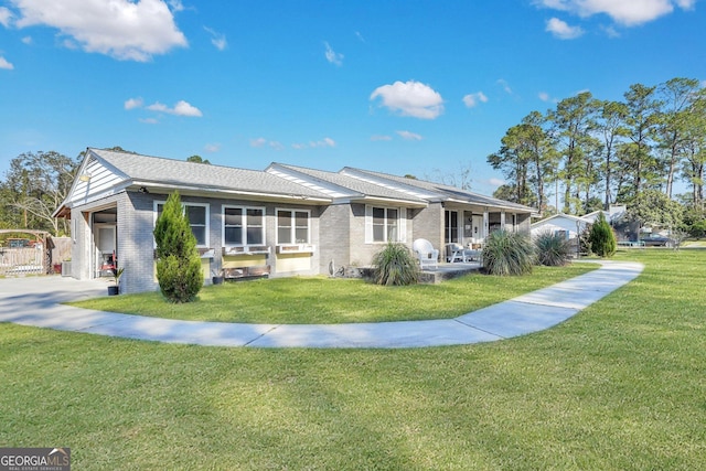 ranch-style home with a front lawn