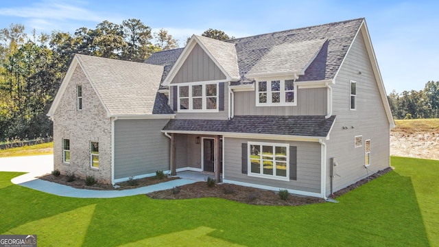 view of front facade with a front lawn