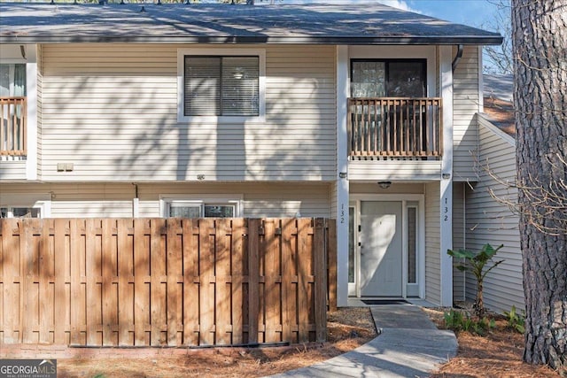 view of front of home featuring a balcony