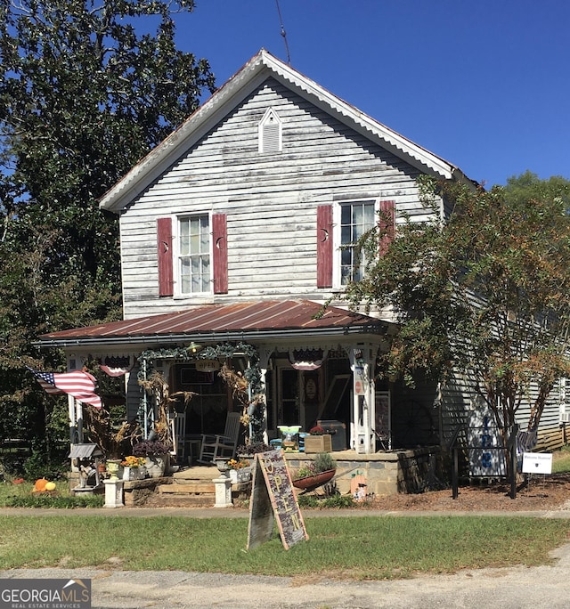 view of front of house featuring covered porch