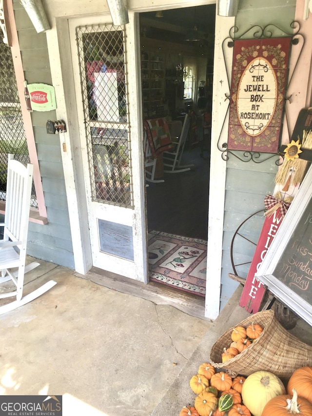 view of entrance to property