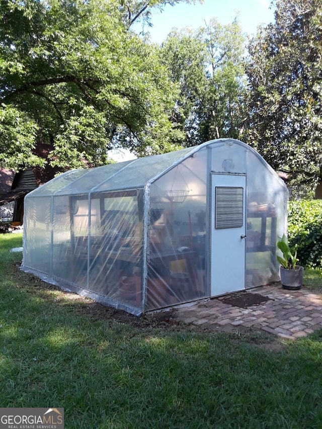 view of outdoor structure with a yard