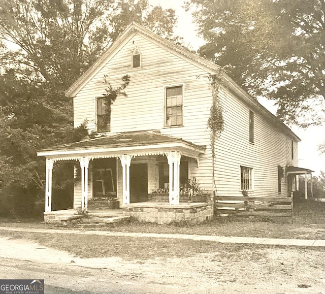 view of front of home featuring covered porch