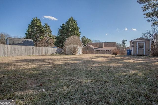 view of yard featuring a storage unit