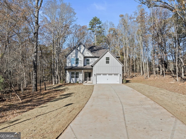 view of front facade featuring a garage