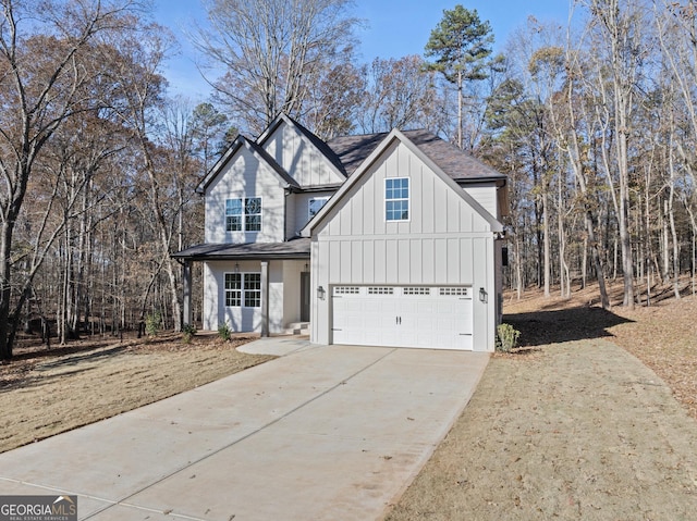 view of front facade featuring a garage