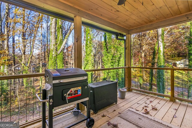 view of front of property featuring covered porch and a front yard