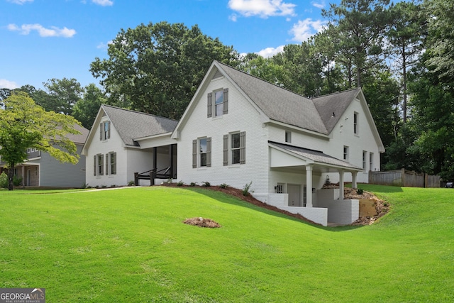 view of front of property with a front yard