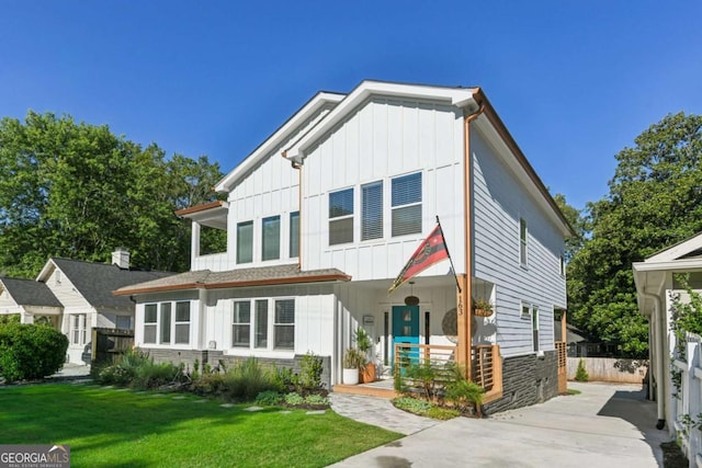 view of front of house featuring a front yard and a porch