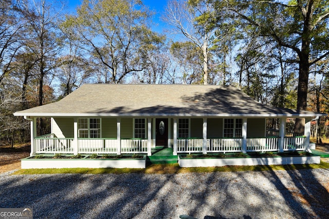 farmhouse featuring a porch