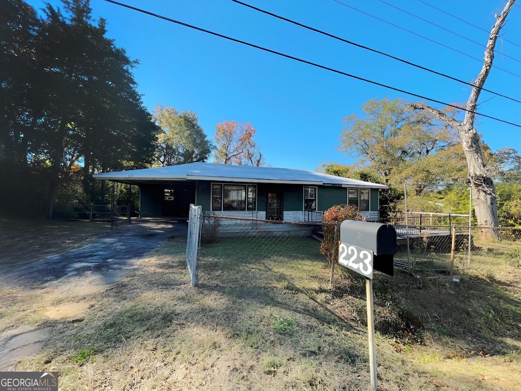 view of front of house with covered porch and a carport