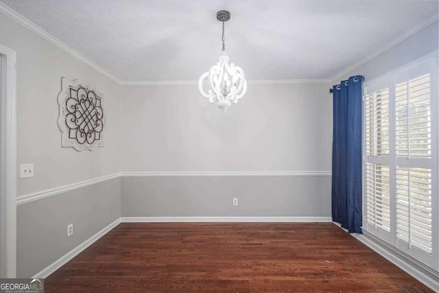 unfurnished room with dark hardwood / wood-style flooring, ornamental molding, a textured ceiling, and a chandelier