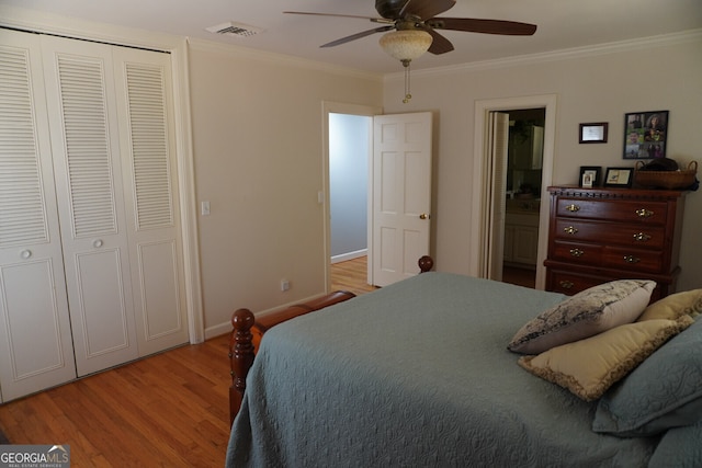 bedroom with crown molding, a closet, ceiling fan, and light wood-type flooring