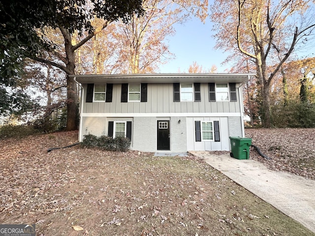 view of front property