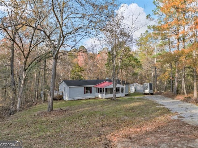 view of front of house featuring a front yard