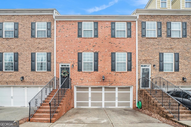 townhome / multi-family property featuring a garage