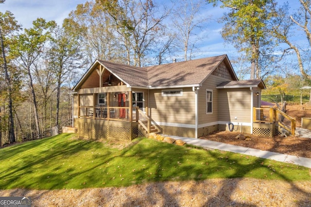 view of front facade with covered porch and a front yard