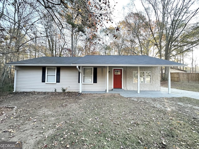 ranch-style house with covered porch