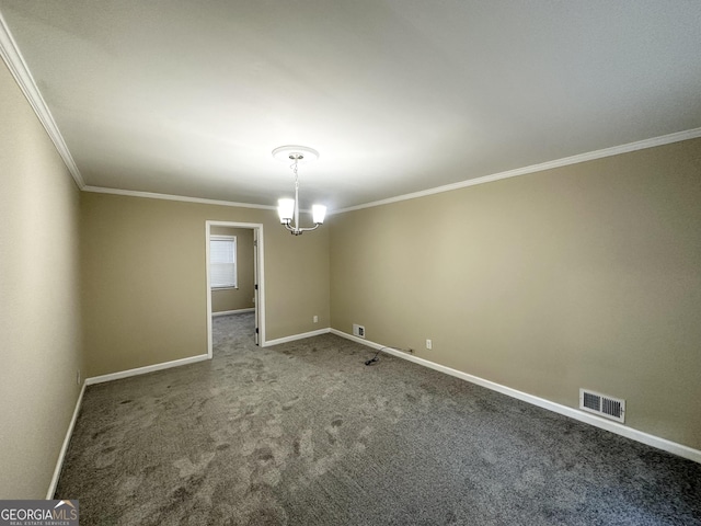 carpeted spare room featuring crown molding and a notable chandelier