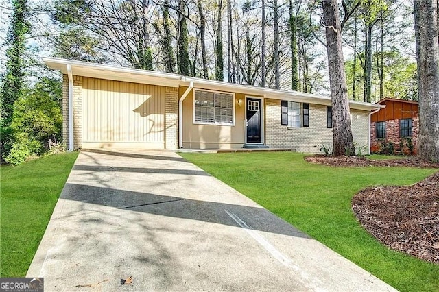 ranch-style home with a front lawn