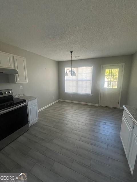 kitchen featuring white cabinetry, electric stove, hanging light fixtures, and a chandelier