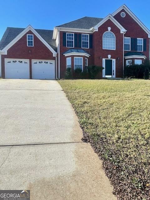 view of front of home featuring a front yard