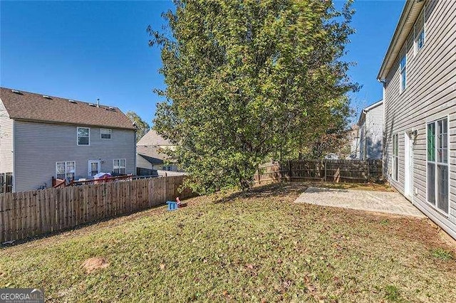 view of yard with a patio area