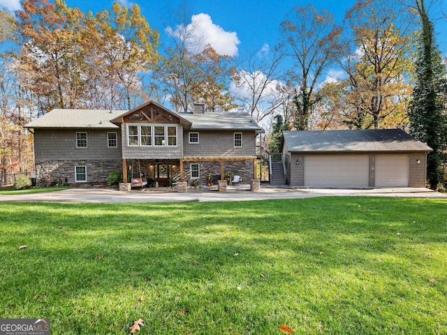 view of front facade featuring a front yard and a garage